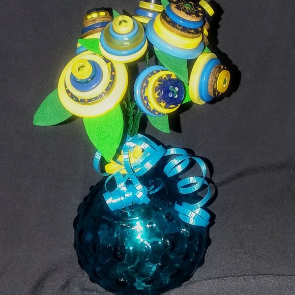 "Stars for Eyes" Handmade Button Bouquet - Picture 2 of 10